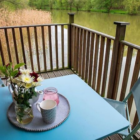 Rous LenchLakeside Cabin On Stilts- 'Kingfisher'别墅 外观 照片